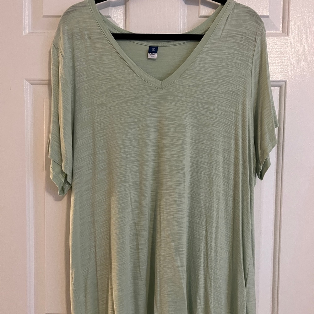 Old Navy Shortsleeved v neck light green shirt